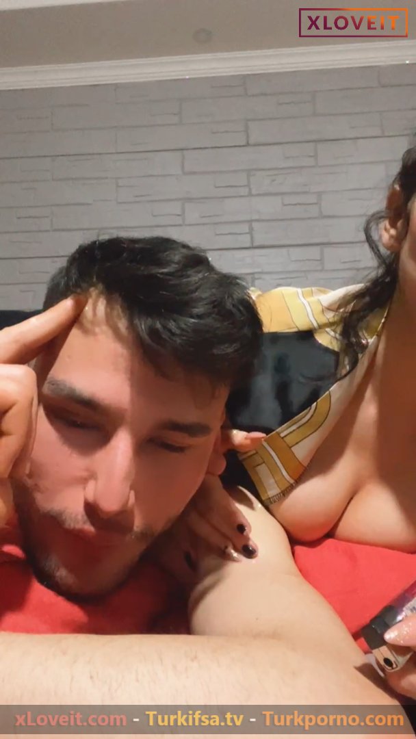 Cerhawk ifşa Tokmakçısıyla sikiş öncesi uzandı