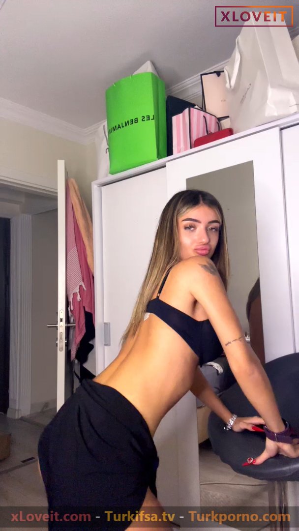 Elanur Ayan ifşa Seksi çıtır kız canlı yayında