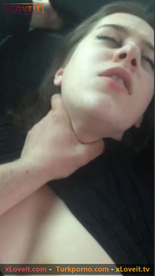 Türk Genç kız sert sikilmeyi sevmiş